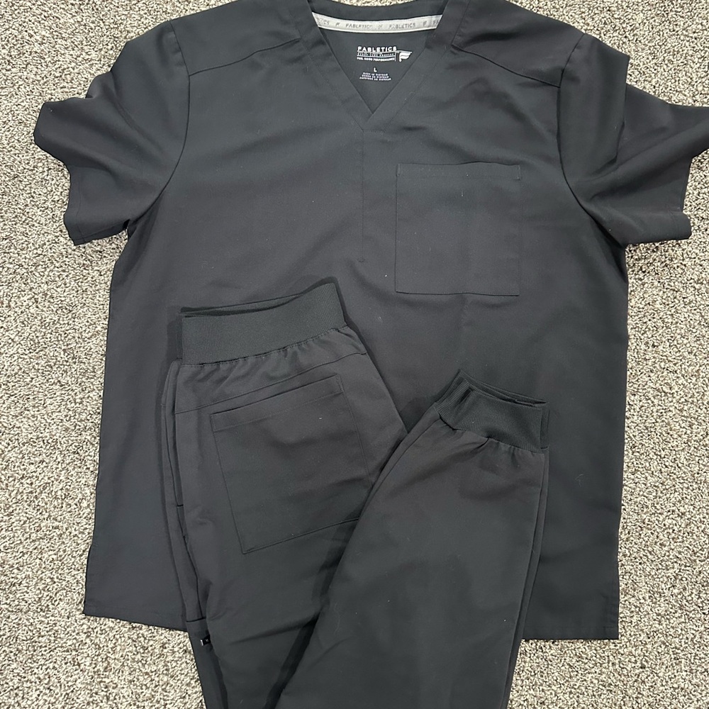 Fabletics Black Scrub set w/ joggers size Large